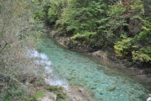 Aguas cristalinas del río Dobra
